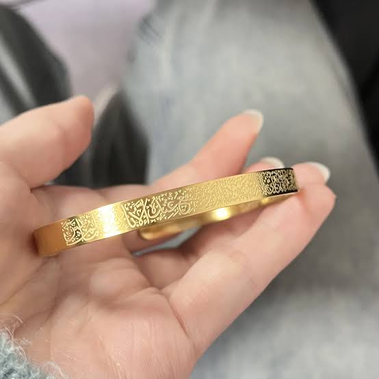Islamic Ayat ul Kursi Scripted Bangle – Arabic Calligraphy Bracelet (Gold & Silver)