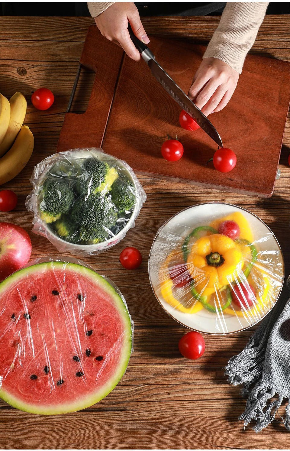 100PCs Stretchable Plastic Food Covers – Disposable Transparent Wrap for Bowls, Plates, Fruits, Vegetables – Anti-Dust, Food-Grade Cling Film.
Keep your food fresh and your kitchen clean with these 100pcs